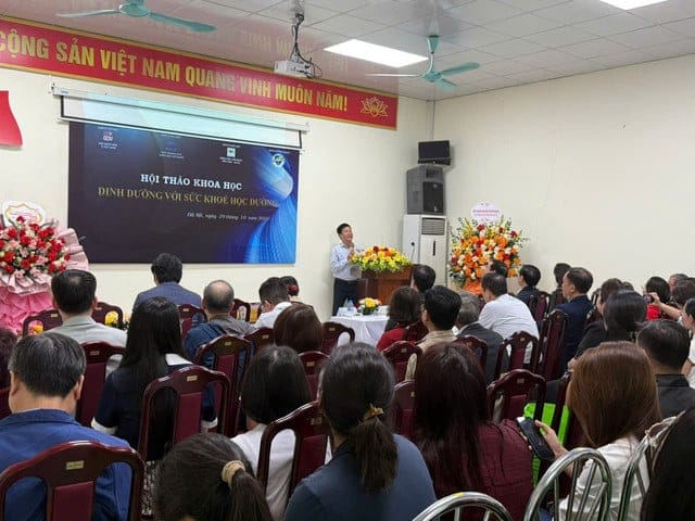 DINH DƯỠNG VỚI SỨC KHOẺ HỌC ĐƯỜNG CHỦ ĐỀ KHÔNG MỚI NHƯNG LẠI CHỈ RA NHỮNG VẤN ĐỀ RẤT MỚI