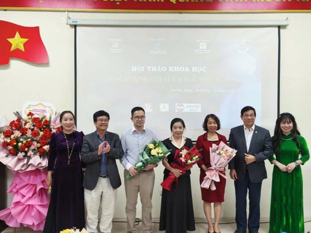 DINH DƯỠNG VỚI SỨC KHOẺ HỌC ĐƯỜNG CHỦ ĐỀ KHÔNG MỚI NHƯNG LẠI CHỈ RA NHỮNG VẤN ĐỀ RẤT MỚI
