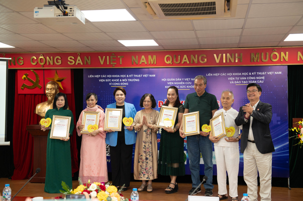 Khai mạc Tọa đàm Khoa học “Chăm sóc sức khỏe cộng đồng vì một Việt Nam khỏe mạnh”